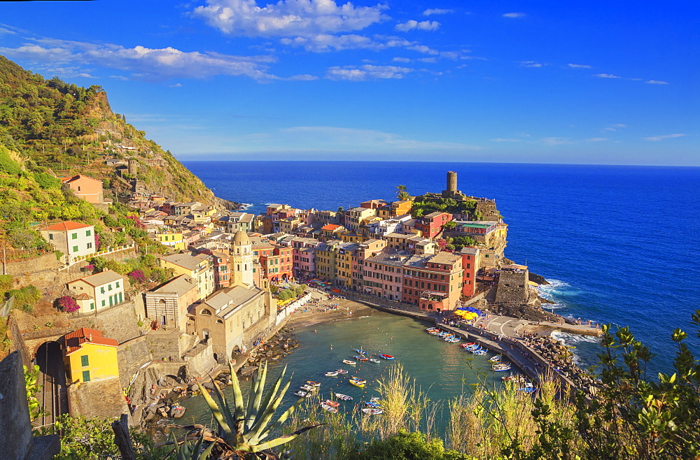 The colorful sea village of Vernazza, Cinque Terre, UNESCO World Heritage Site, Liguria, Italy, Europe