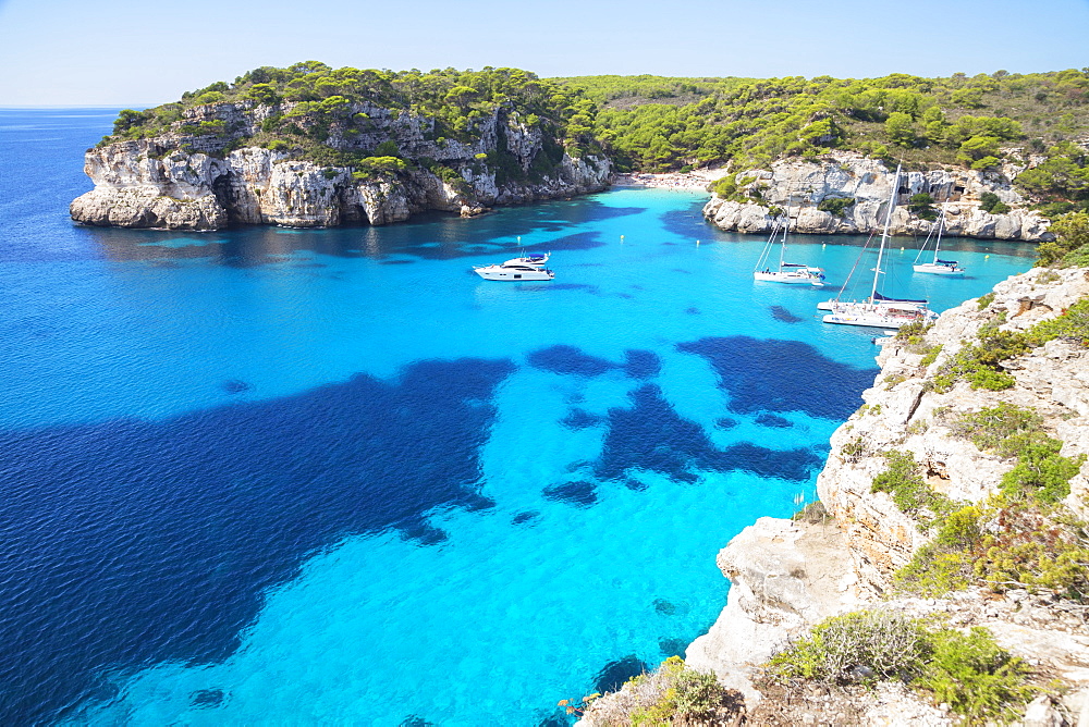 View of Cala Macarelleta and sailboats, Menorca, Balearic Islands, Spain, Mediterranean, Europe