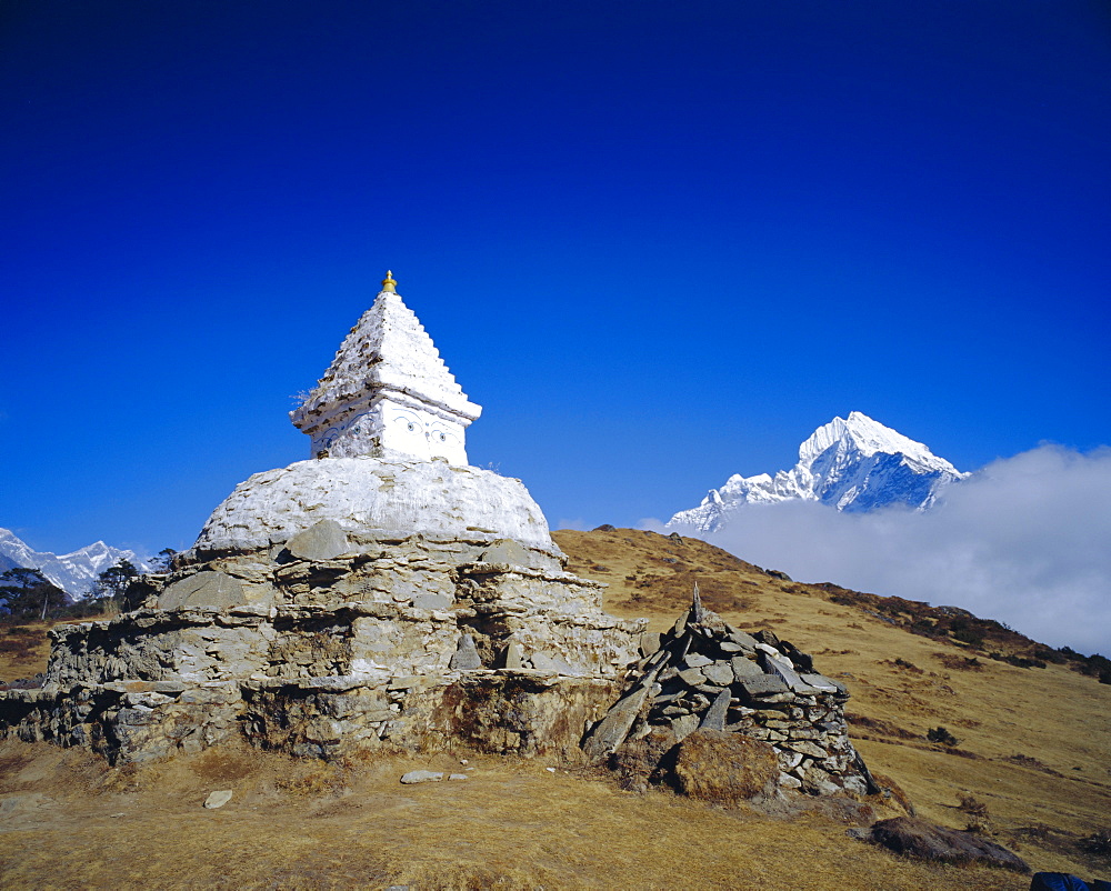 Stupa and Himalayan mountain landscape, Namche Bazaar, Everest Region, Nepal