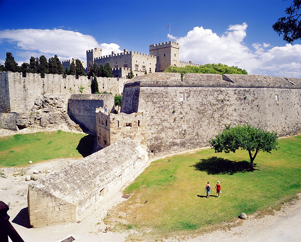 Old city walls, medieval architecture, Rhodes City, UNESCO World Heritage Site, Rhodes, Dodecanese Islands, Greece, Europe