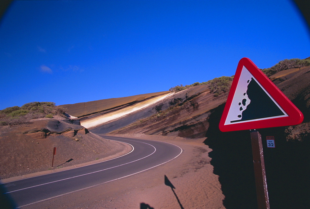 Sign on a road with volcanic stratified rocks in the background, Parque Nacional del Teide, Tenerife, Canary Islands, Atlantic, Spain, Europe