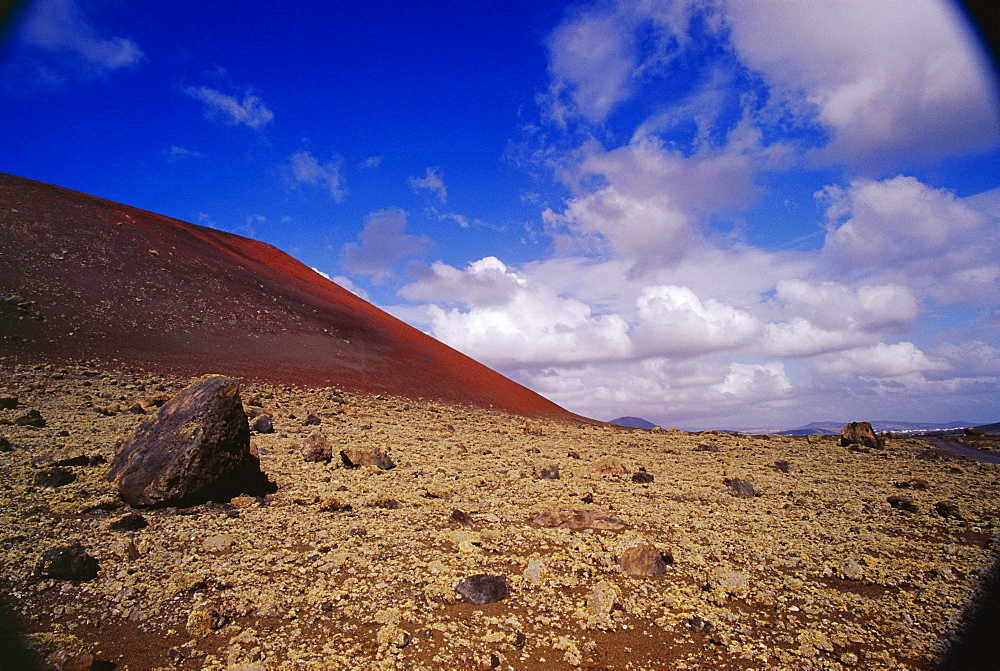 Caldera Colorado, volcanic landscape, Parque Nacional de Timanfaya, Lanzarote, Canary Islands, Spain, Europe