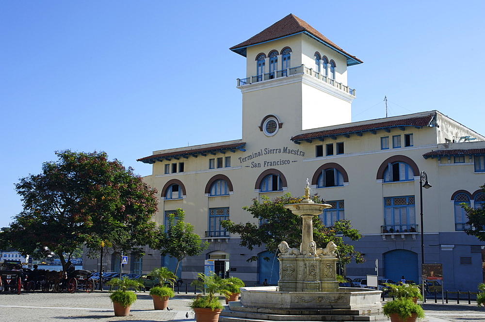 Fountain in Plaza San Francisco in front of the Customs House (Aduana) at Terminal Sierra Maestra, Old Havana (Habana Vieja), Havana, Cuba, West Indies, Central America