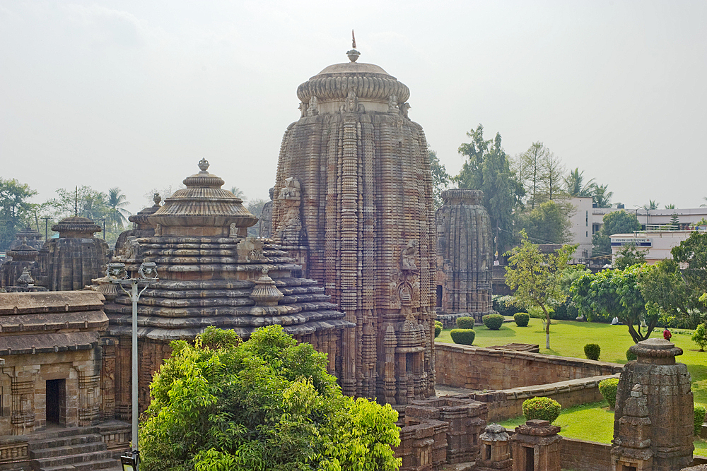 The 11th century Lingaraja Temple complex dedicated to the Hindu deity Shiva in Bhubaneswar, nicknamed the City of Temples, Bhubaneswar, Odisha, India, Asia