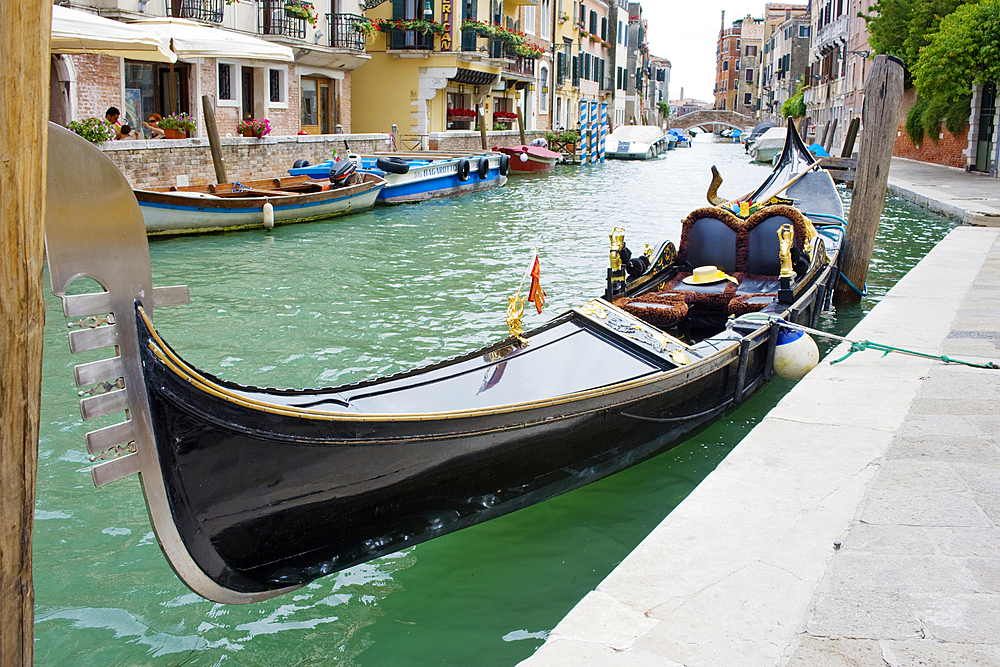 A solitary gondola moored along the Fondamenta Rezzonico, Venice, UNESCO World Heritage Site, Veneto, Italy, Europe