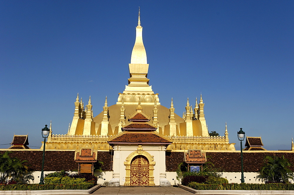 That Luang Stupa, built in 1566 by King Setthathirat, Vientiane, Laos, Indochina, Southeast Asia, Asia