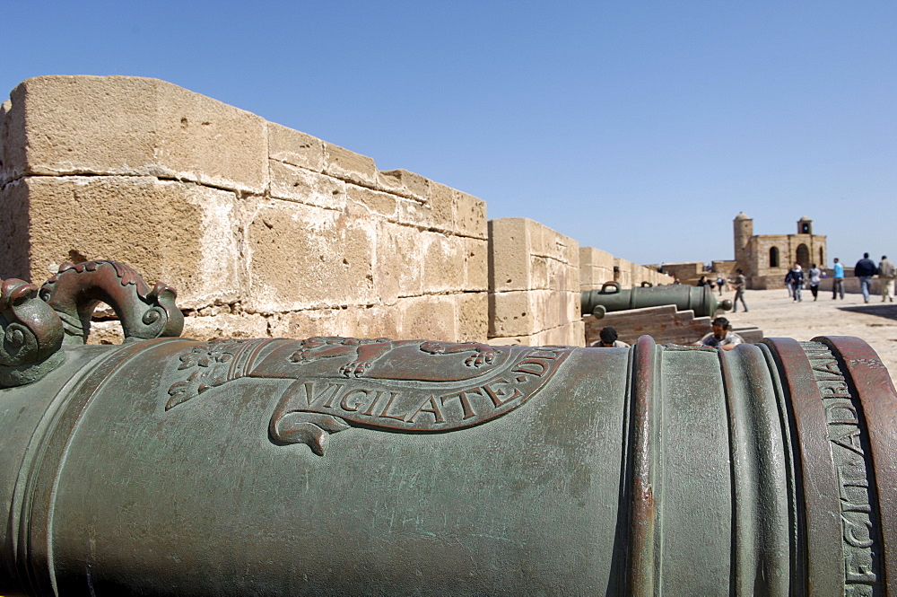 Old cannons, Skala of the Kasbah a mighty crenellated bastion, 300 metres in length, built on the cliffs to protect the city on its seaward side, Essaouira, historic city of Mogador, Morocco, North Africa, Africa