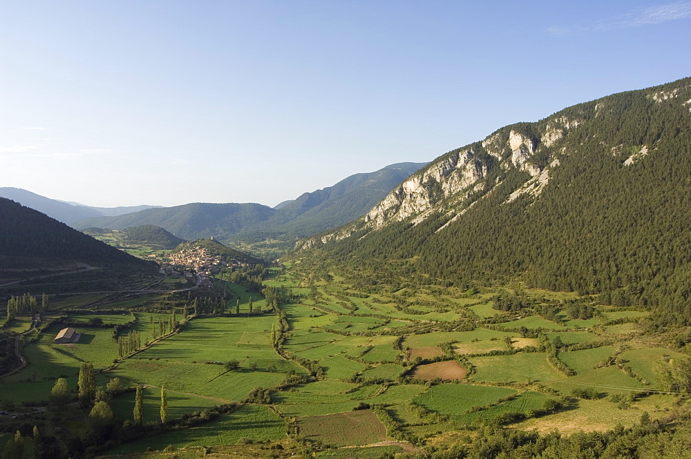 Green fields of Serra del Cadi (Sierra del Cadi) area, Catalonia (Catalunya) (Cataluna), Spain, Europe