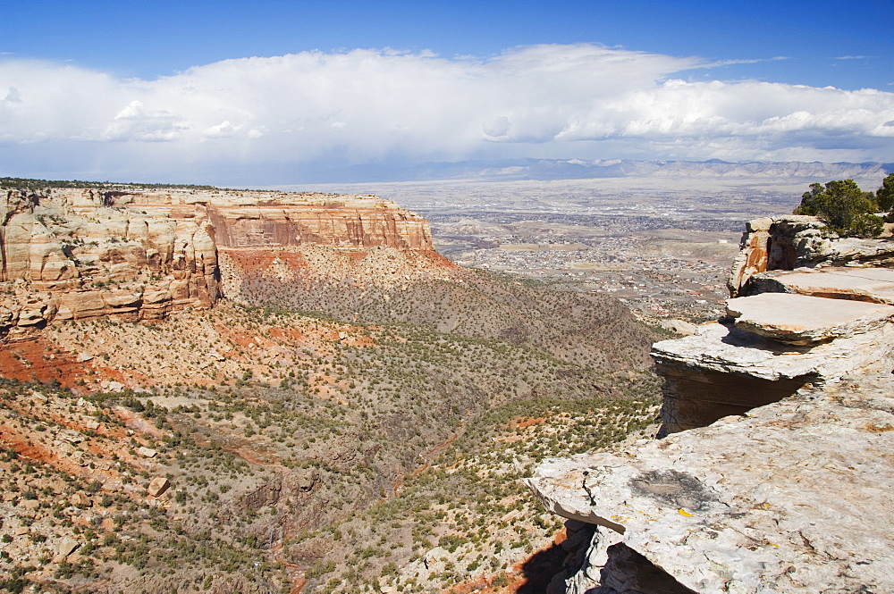 Plateau and canyon country rising 2000 feet above the Grand Valley of the Colorado River, part of the Great Colorado Plateau, Colorado National Monument, Colorado, United States of America, North America