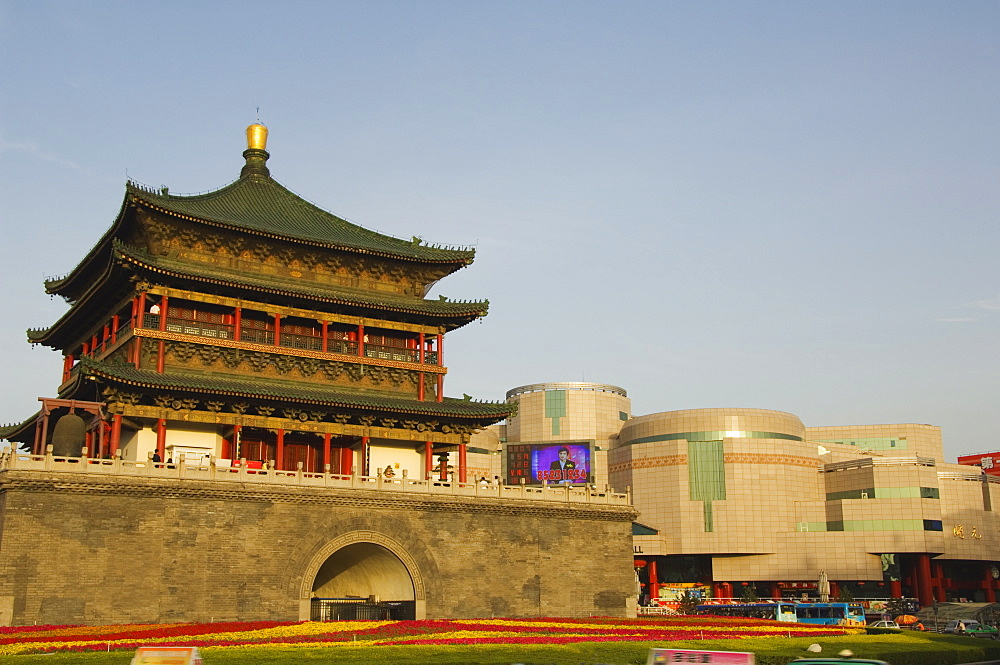 Bell Tower dating from 14th century rebuilt by the Qing in 1739, Xian City, Shaanxi Province, China, Asia