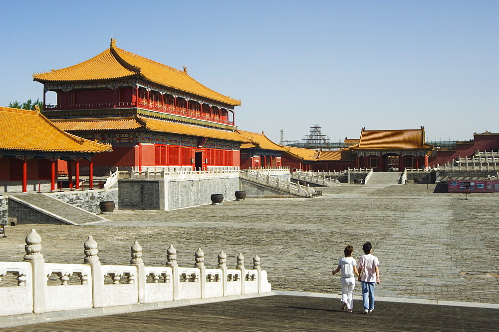 A couple walk through Zijin Cheng, The Forbidden City Palace Museum, UNESCO World Heritage Site, Beijing, China, Asia