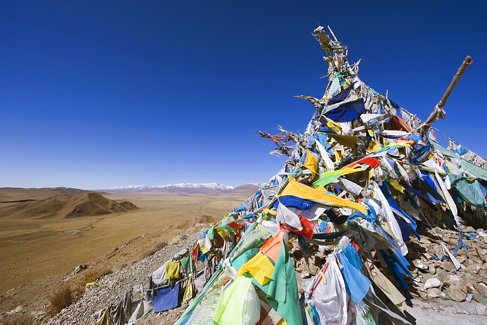 Prayer flags and sacred site overlooking Bayanbulak, Xinjiang Province, China, Asia