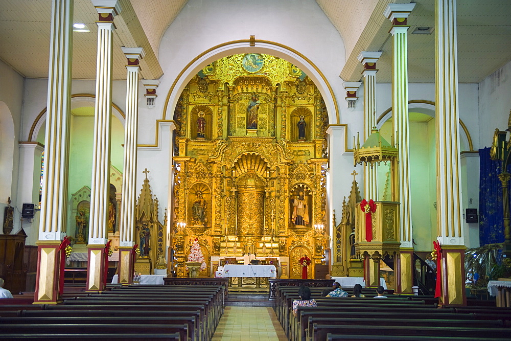 Gold altar in the Church of San Jose, historical old town, UNESCO World Heritage Site, Panama City, Panama, Central America