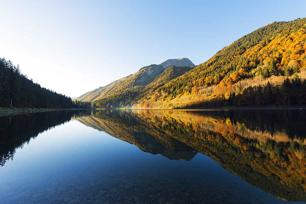 Lac de Montriond, alpine lake, Morzine, Rhone Alps, Haute Savoie, France, Europe