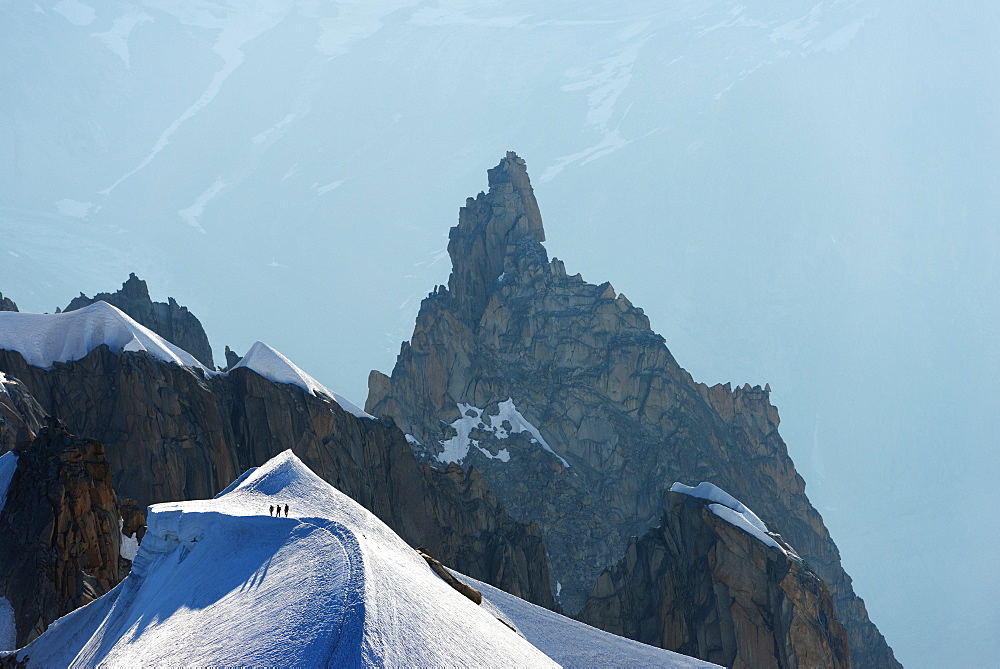 Climbers descending from Aiguille du Midi, Chamonix, Rhone Alpes, Haute Savoie, France, Europe