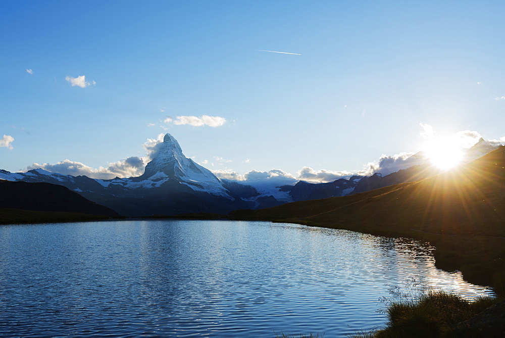 The Matterhorn, 4478m, Stellisee lake at sunset, Zermatt, Valais, Swiss Alps, Switzerland, Europe