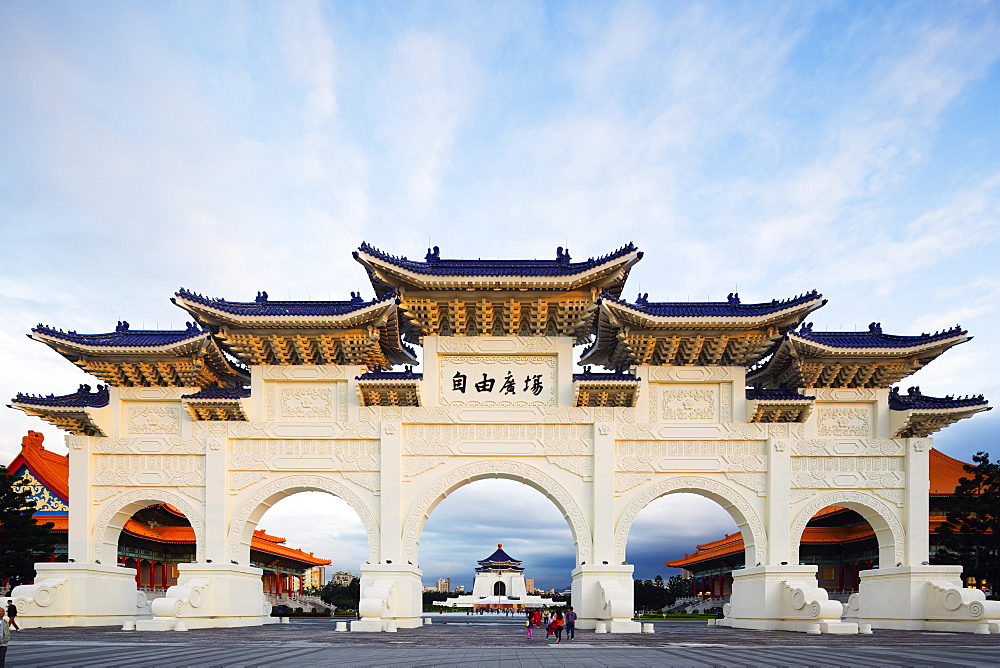 Freedom Square Memorial arch, Chiang Kaishek Memorial Grounds, Taipei, Taiwan, Asia