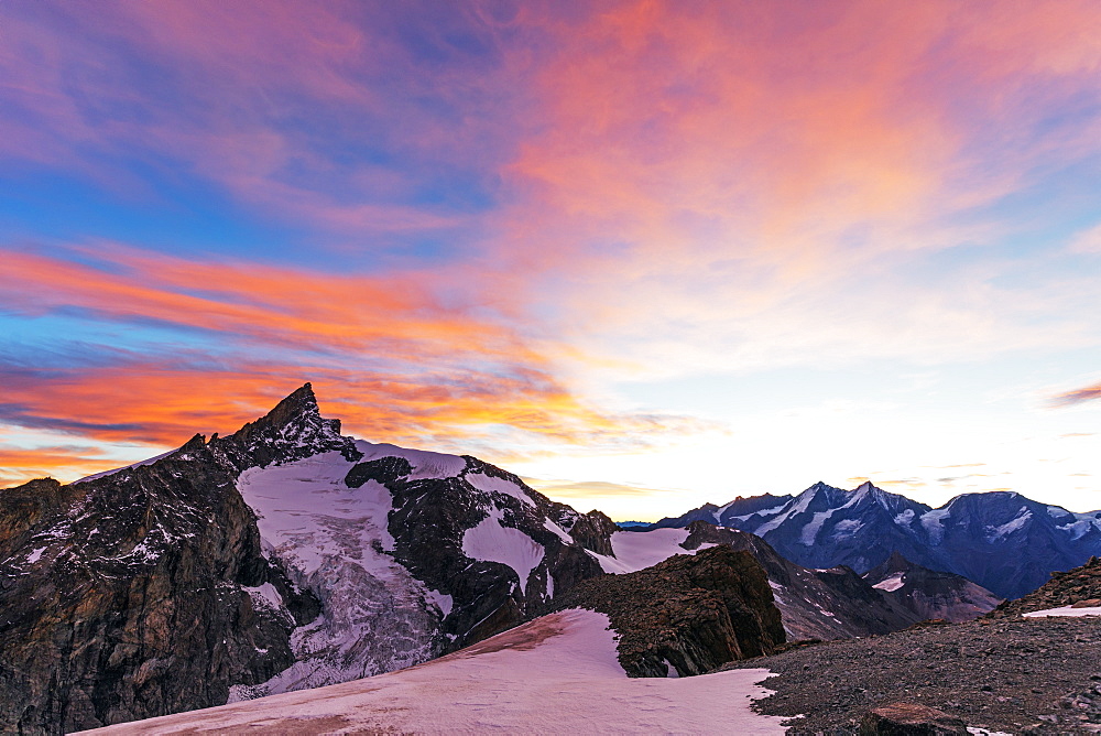 Sunrise view of Zinalrothorn, 4421m, from Ober Gabelhorn, 4063m,  Zermatt, Valais, Swiss Alps, Switzerland, Europe