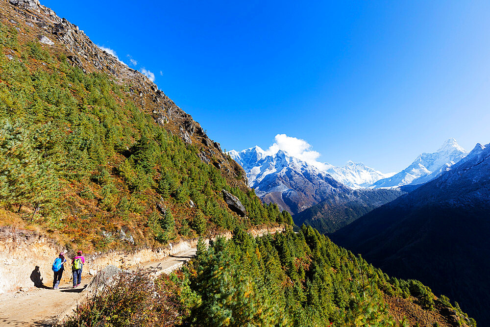 Ama Dablam, 6812m, Nuptse and Lhotse mountains, Sagarmatha National Park, UNESCO World Heritage Site, Khumbu Valley, Nepal, Himalayas, Asia