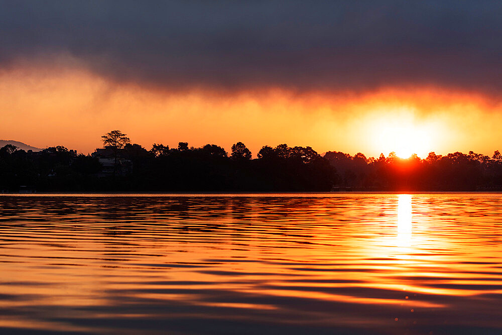 Sunrise on Phewa Lake, Pokhara, Pokara Valley, Nepal, Asia