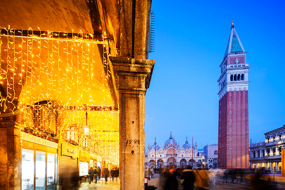 St. Marks Square, St. Mark's Basilica and Campanile, San Marco, Venice, UNESCO World Heritage Site, Veneto, Italy, Europe