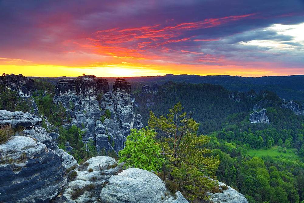 Bastei lookout point at sunrise, Saxon Switzerland National Park, Saxony, Germany, Europe