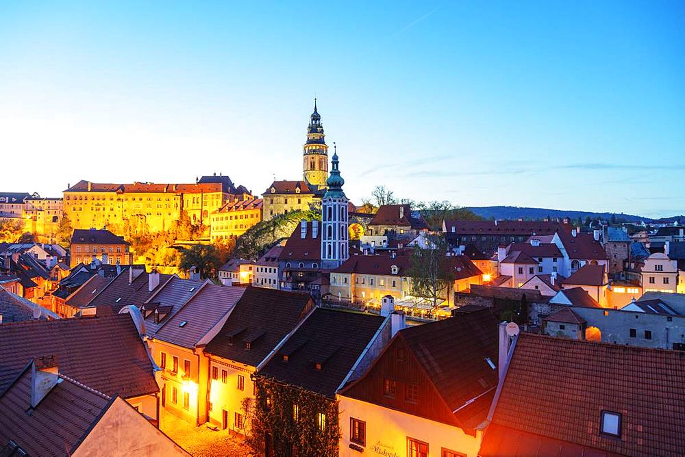 Cesky Krumlov Castle dating back to 1240, Cesky Krumlov, UNESCO World Heritage Site, South Bohemia, Czech Republic, Europe