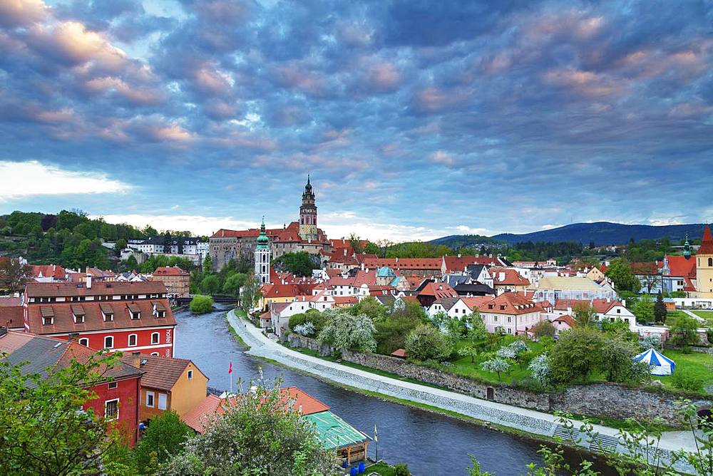 Cesky Krumlov Castle dating back to 1240, Cesky Krumlov, UNESCO World Heritage Site, South Bohemia, Czech Republic, Europe