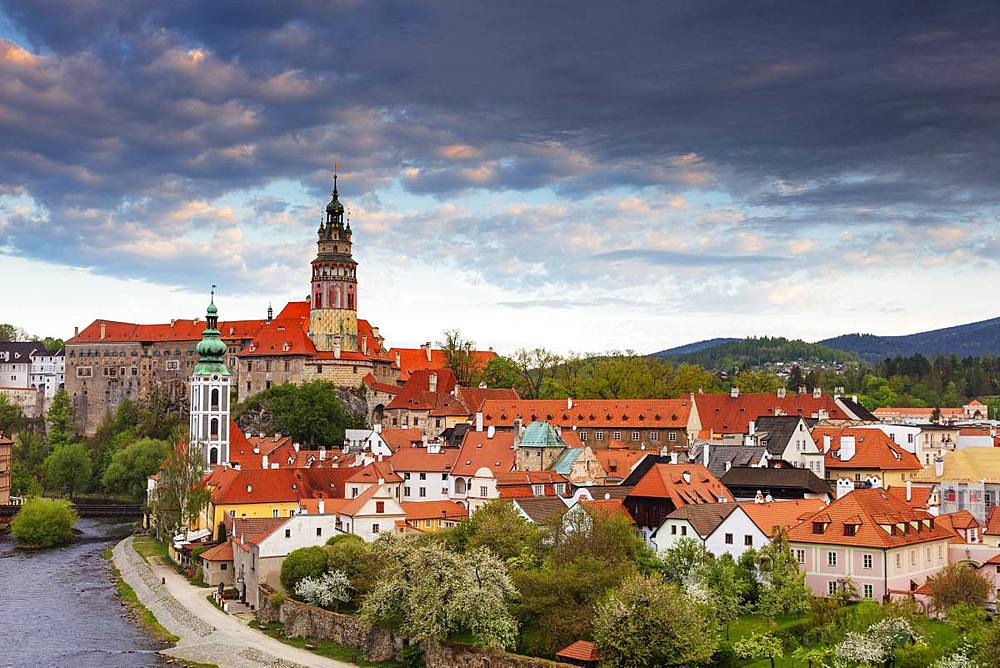 Cesky Krumlov Castle dating back to 1240, Cesky Krumlov, UNESCO World Heritage Site, South Bohemia, Czech Republic, Europe