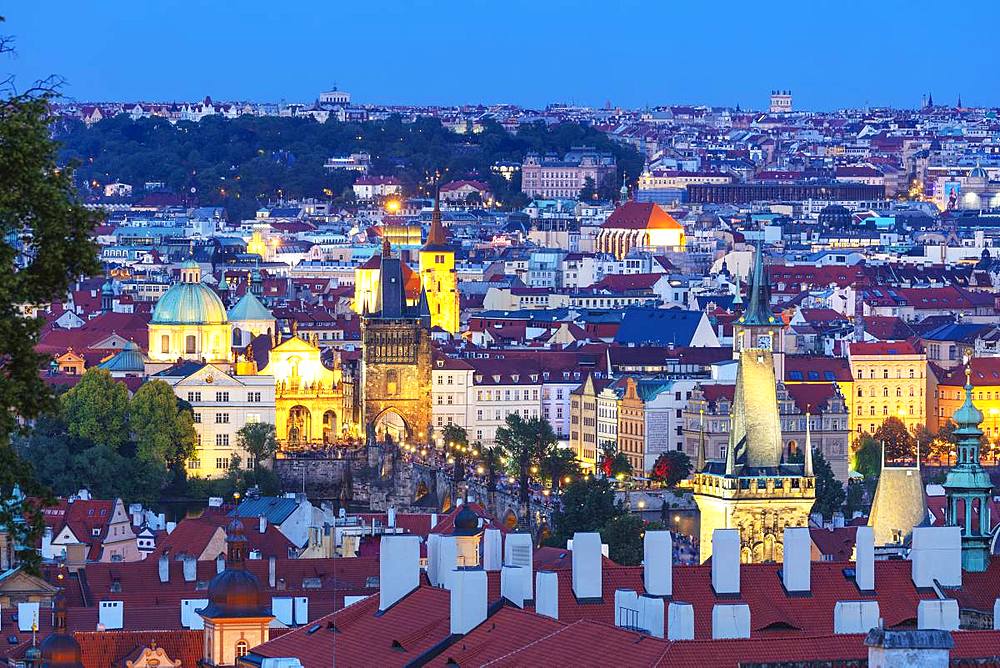 Charles Bridge and old town, Prague, UNESCO World Heritage Site, Bohemia, Czech Republic, Europe