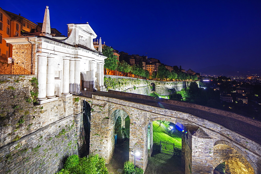 Porta San Giacomo, Upper Town (Citta Alta), Bermago, Lombardy, Italy, Europe