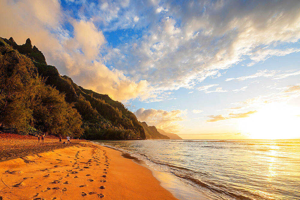 Kalalau beach on the Kalalau trail, Napali Coast State Park, Kauai Island, Hawaii, United States of America, North America