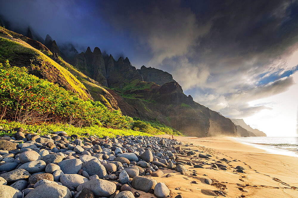 Pali sea cliffs on the Kalaulau trail, Napali Coast State Park, Kauai Island, Hawaii, United States of America, North America