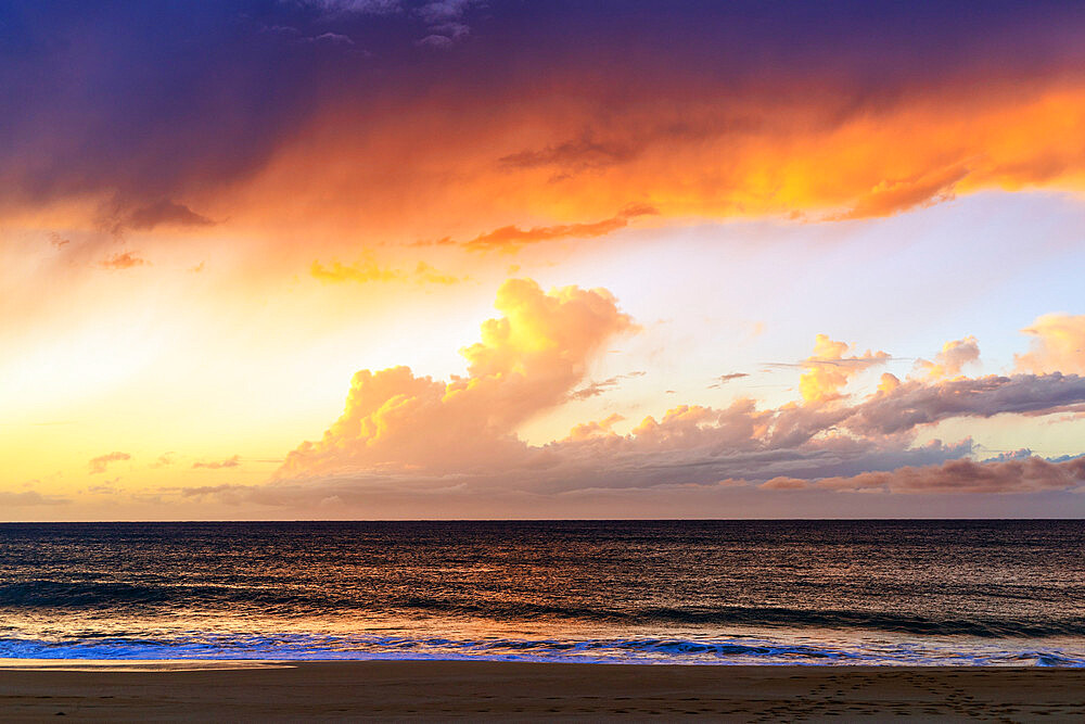 Sunset on Papohaku Beach, Molokai Island, Hawaii, United States of America, North America