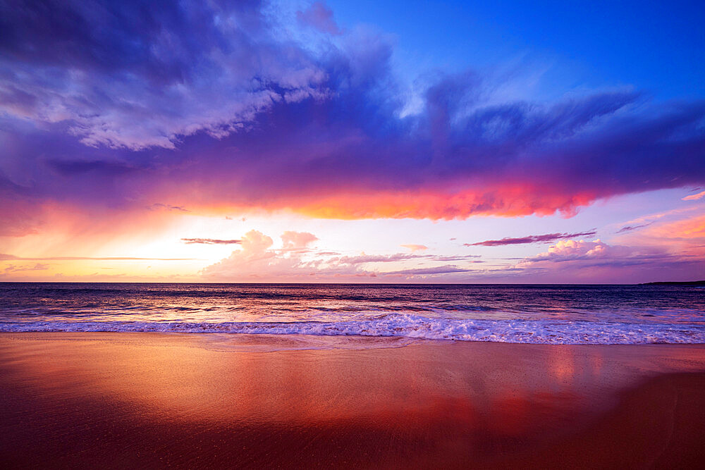 Sunset on Papohaku Beach, Molokai Island, Hawaii, United States of America, North America