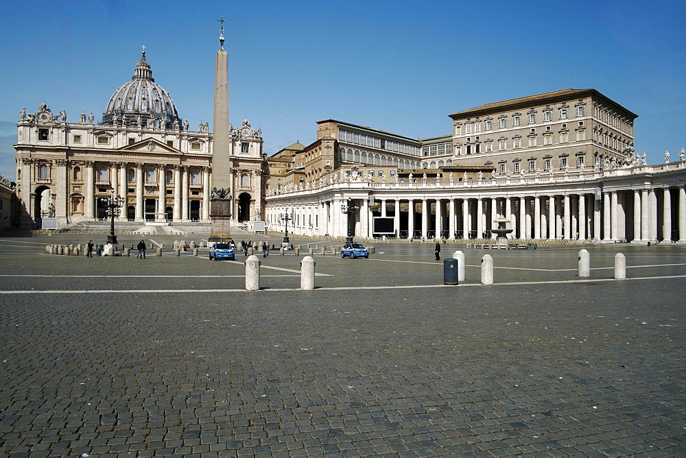 Saint Peters Square, Papal Palace, Vatican, UNESCO World Heritage Site, Rome, Lazio, Italy, Europe