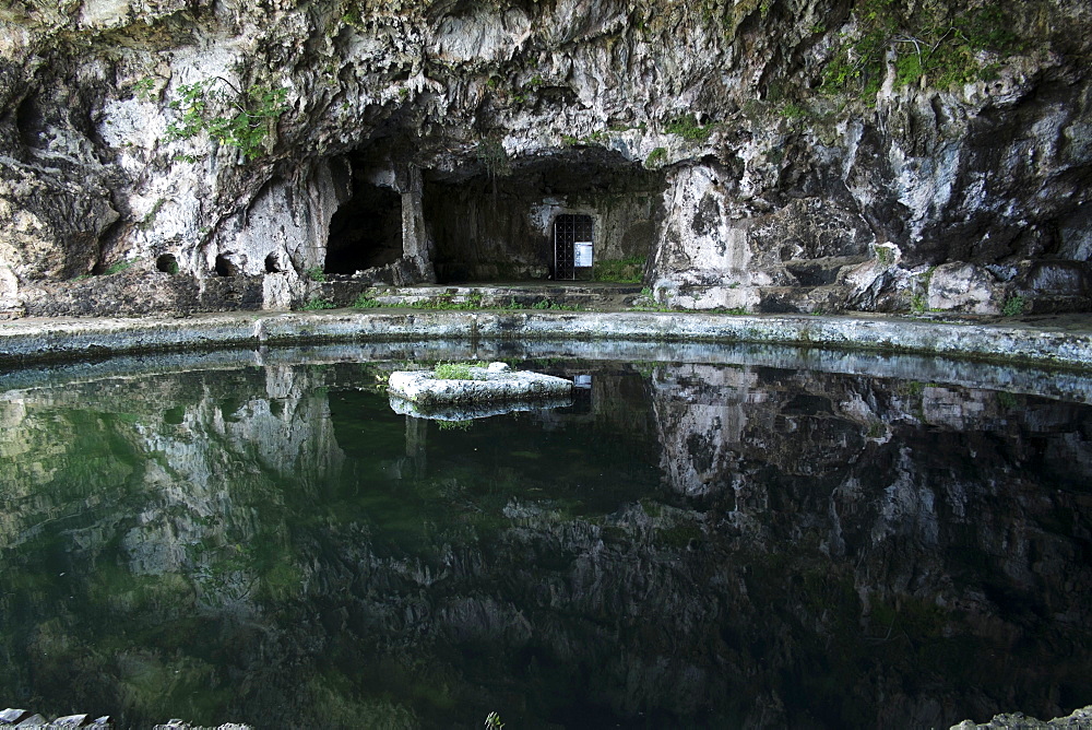 The Emperor Grotto's bath pool, Sperlonga, Lazio, Italy, Europe