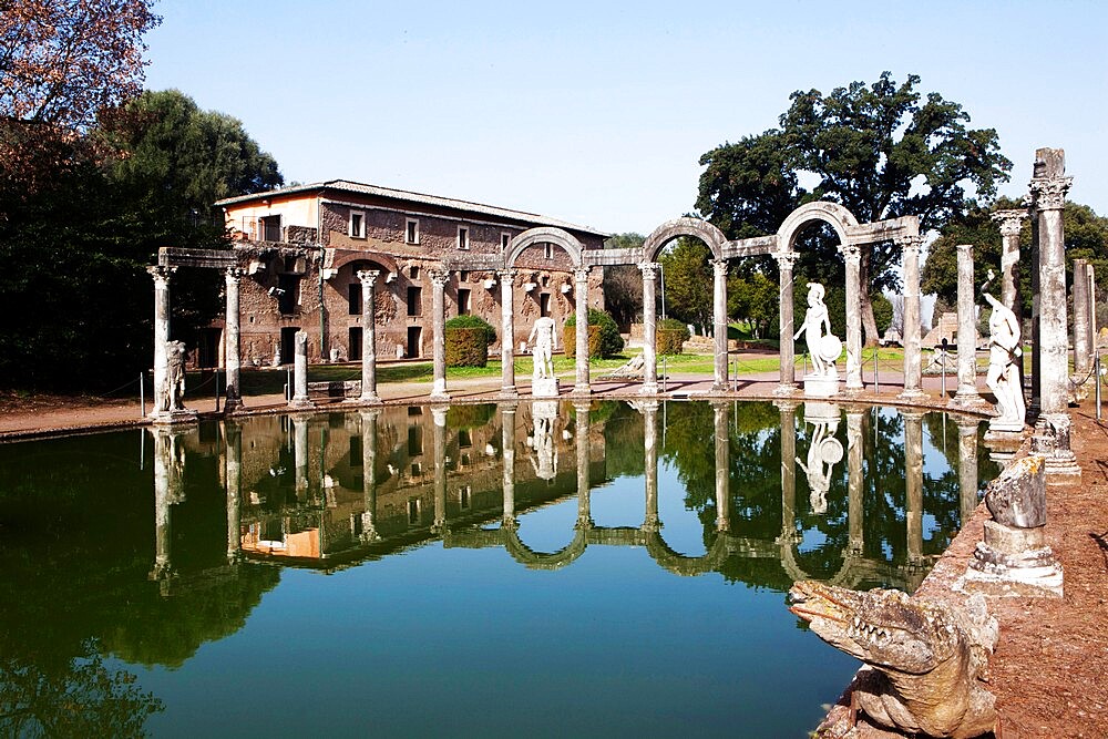 The Crocodile in the Canopus pool, Villa Adriana (Hadrian's Villa), UNESCO World Heritage Site, Tivoli, Lazio, Italy, Europe