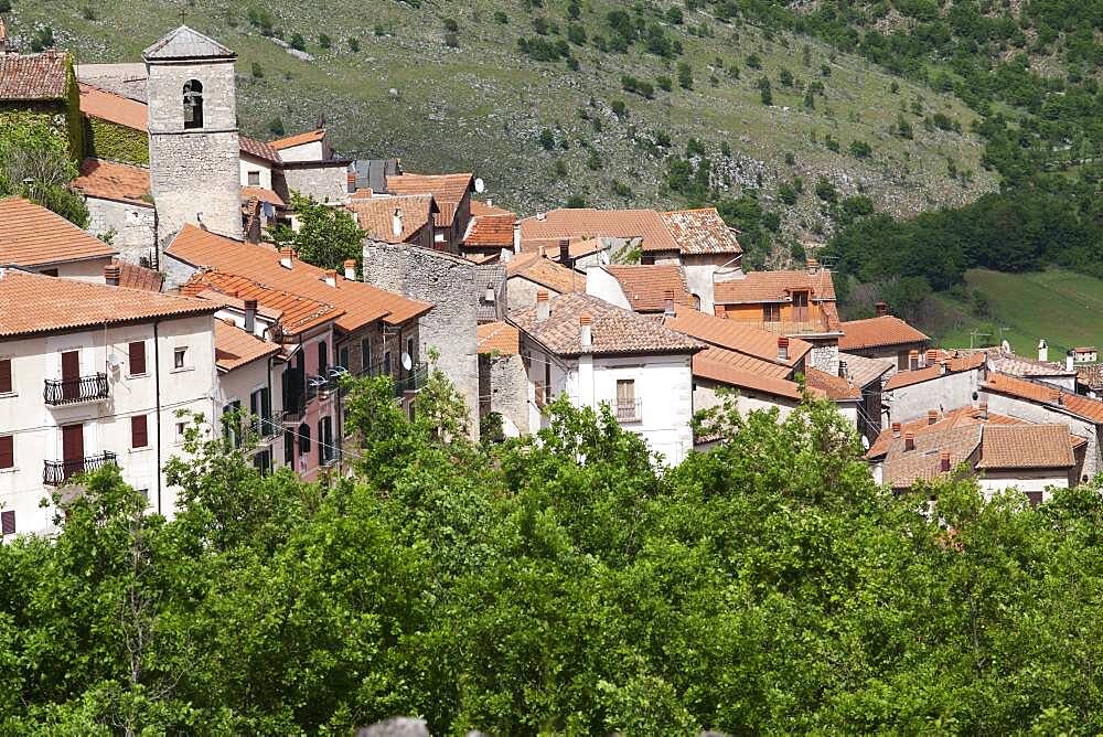 Roofs in Rosciolo, Abruzzo, Italy, Europe