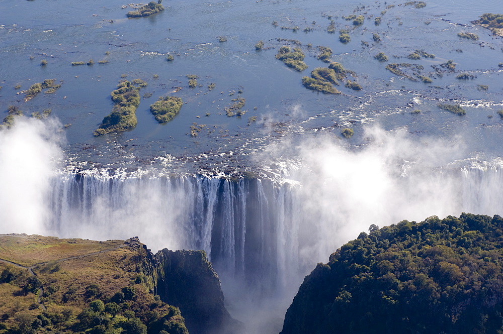 Victoria Falls, UNESCO World Heritage Site, Zambesi River, on the border of Zambia and Zimbabwe, Africa