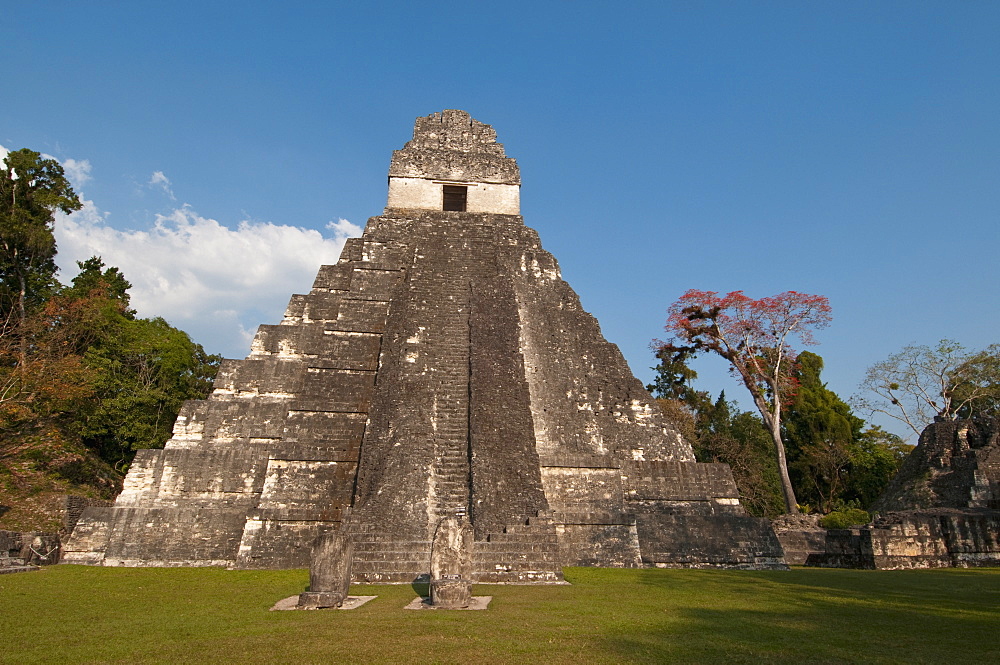 Gran Plaza and Temple I, Mayan archaeological site, Tikal, UNESCO World Heritage Site, Guatemala, Central America