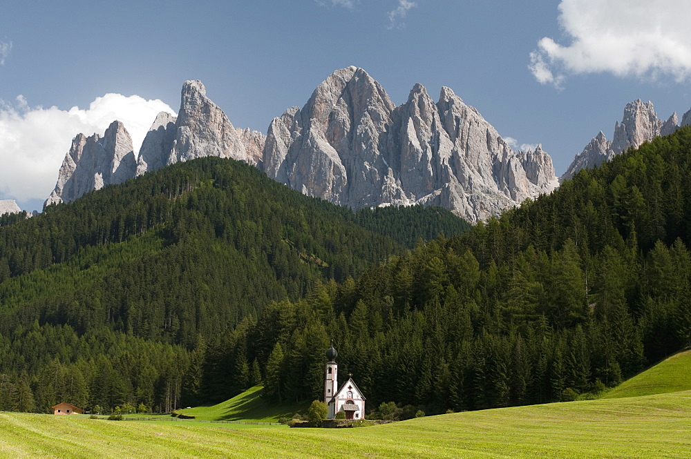 St. Johann Church, Funes Valley (Villnoss), Dolomites, Trentino Alto Adige, South Tyrol, Italy, Europe