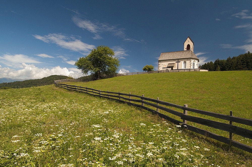 St. Jacob Church, Funes Valley (Villnoss), Dolomites, Trentino Alto Adige, South Tyrol, Italy, Europe