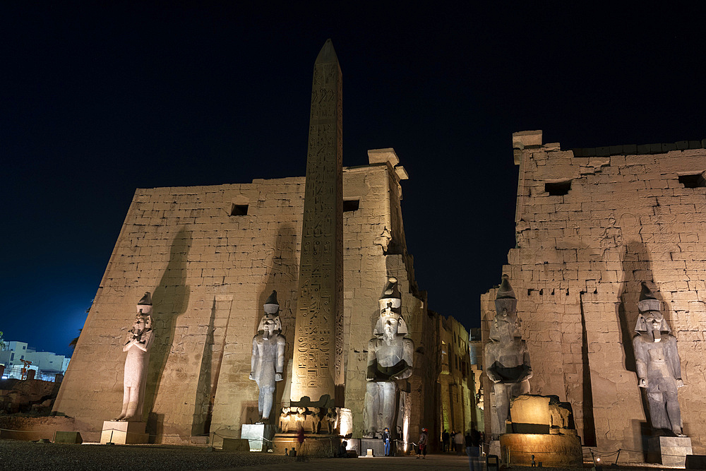 Luxor temple at night, UNESCO World Heritage Site, Thebes, Luxor, Egypt, North Africa, Africa