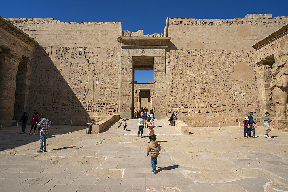 Temple of Ramesses III, Medinat Habu, UNESCO World Heritage Site, Thebes, Luxor, Egypt, North Africa, Africa