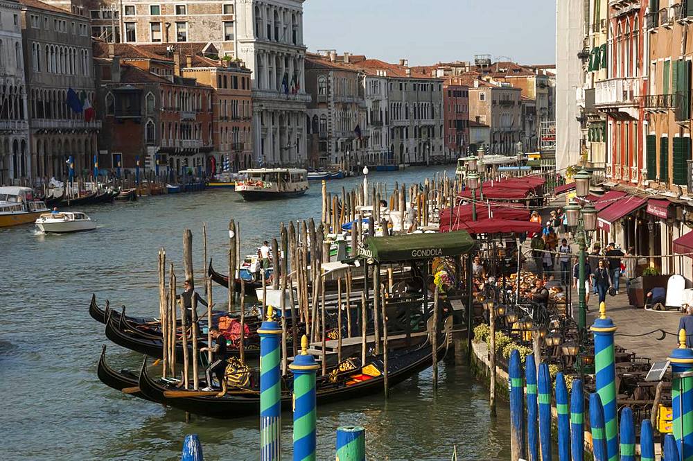 Gondola moorings near Rialto Bridge, Grand Canal, Venice, UNESCO World Heritage Site, Veneto, Italy, Europe