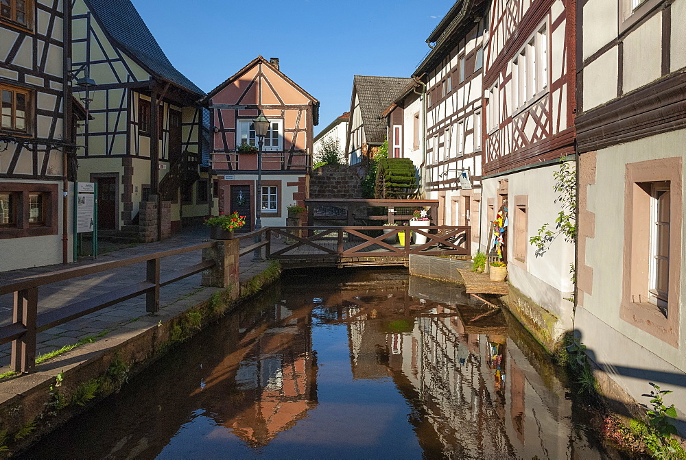 Annweiler am Trifels, Millwheel, River Queike, Rhineland-Palatinate, Germany, Europe