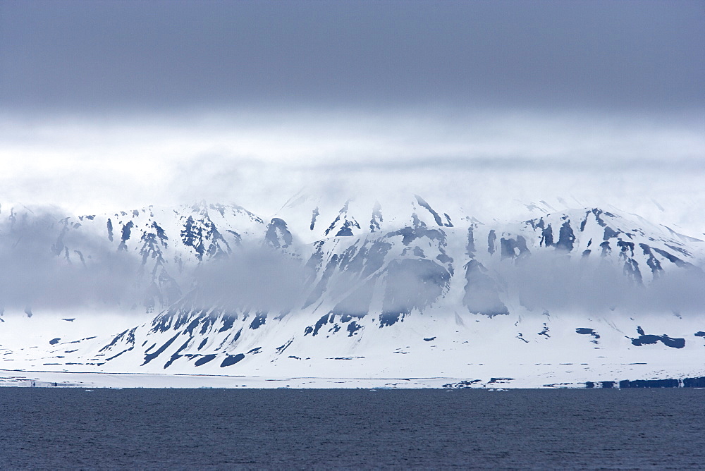 Coastline, Spitsbergen, Svalbard, Norway, Scandinavia, Europe