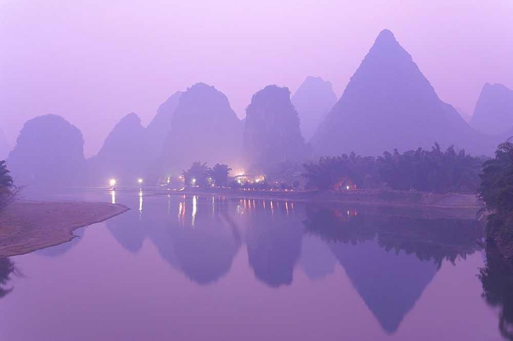 Li Jiang (Li River), Yangshuo, Guangxi Province, China, Asia