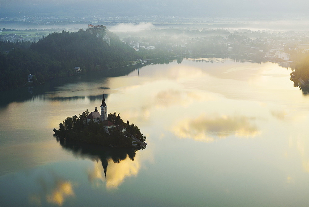 Lake Bled (Blejsko jezero), Bled, Julian Alps, Slovenia, Europe